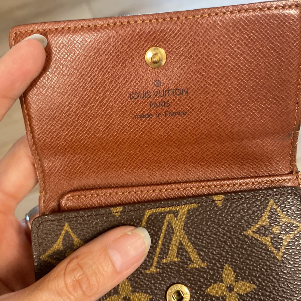 *sold* LOUIS VUITTON
LV Monogram Coated Canvas Elise Wallet - Picture 4 of 12